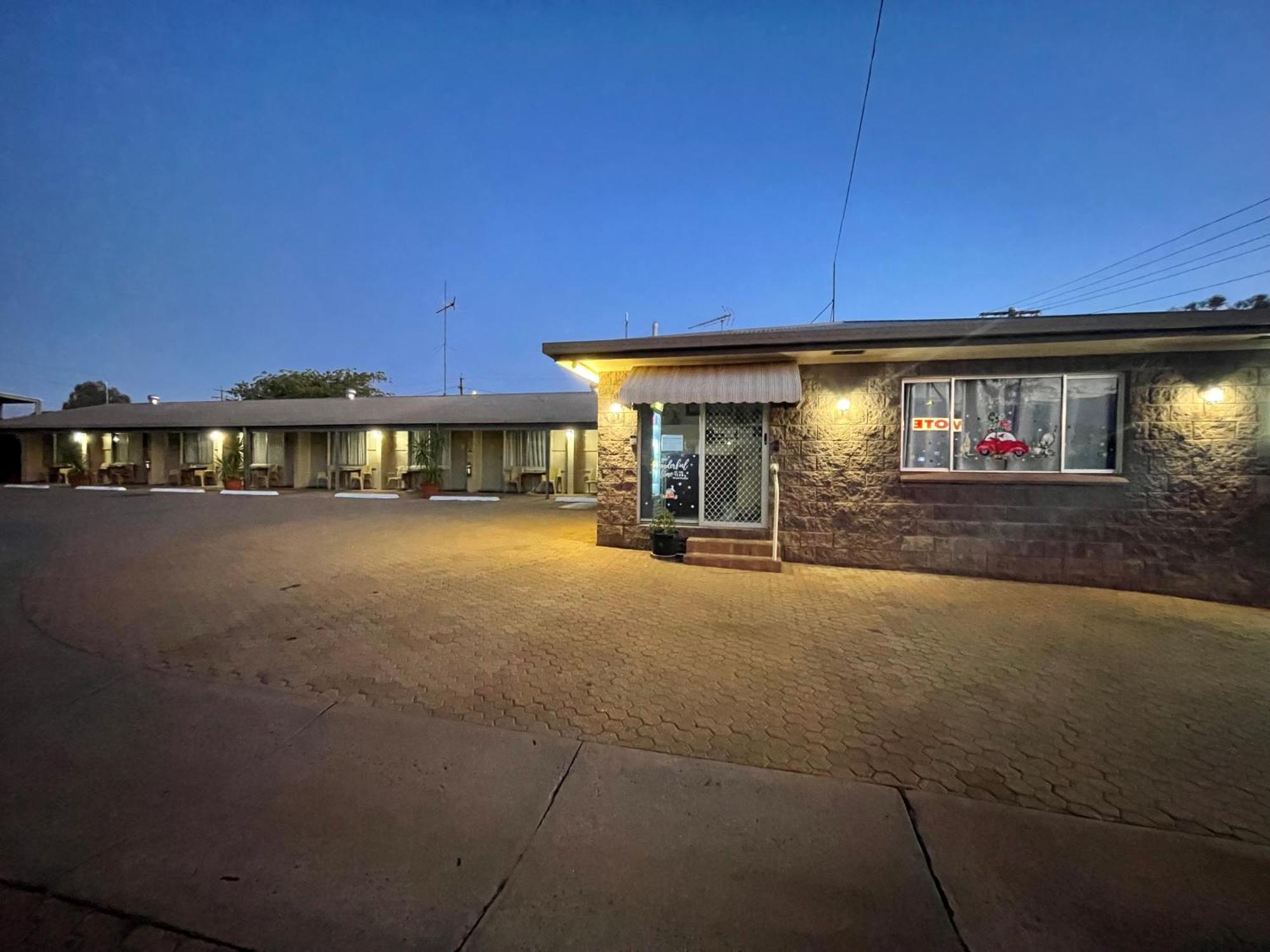 Warrego Motel Charleville Dış mekan fotoğraf