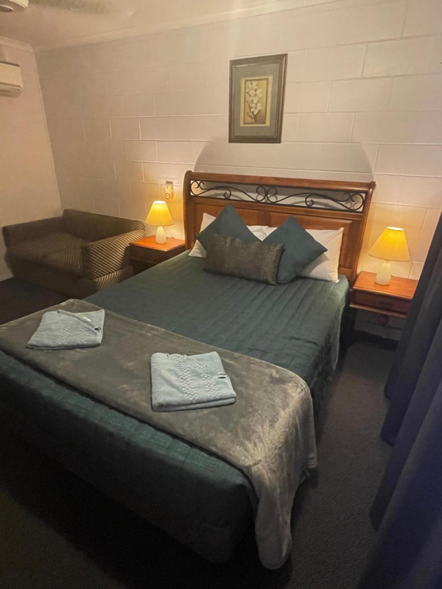 Warrego Motel Charleville Dış mekan fotoğraf