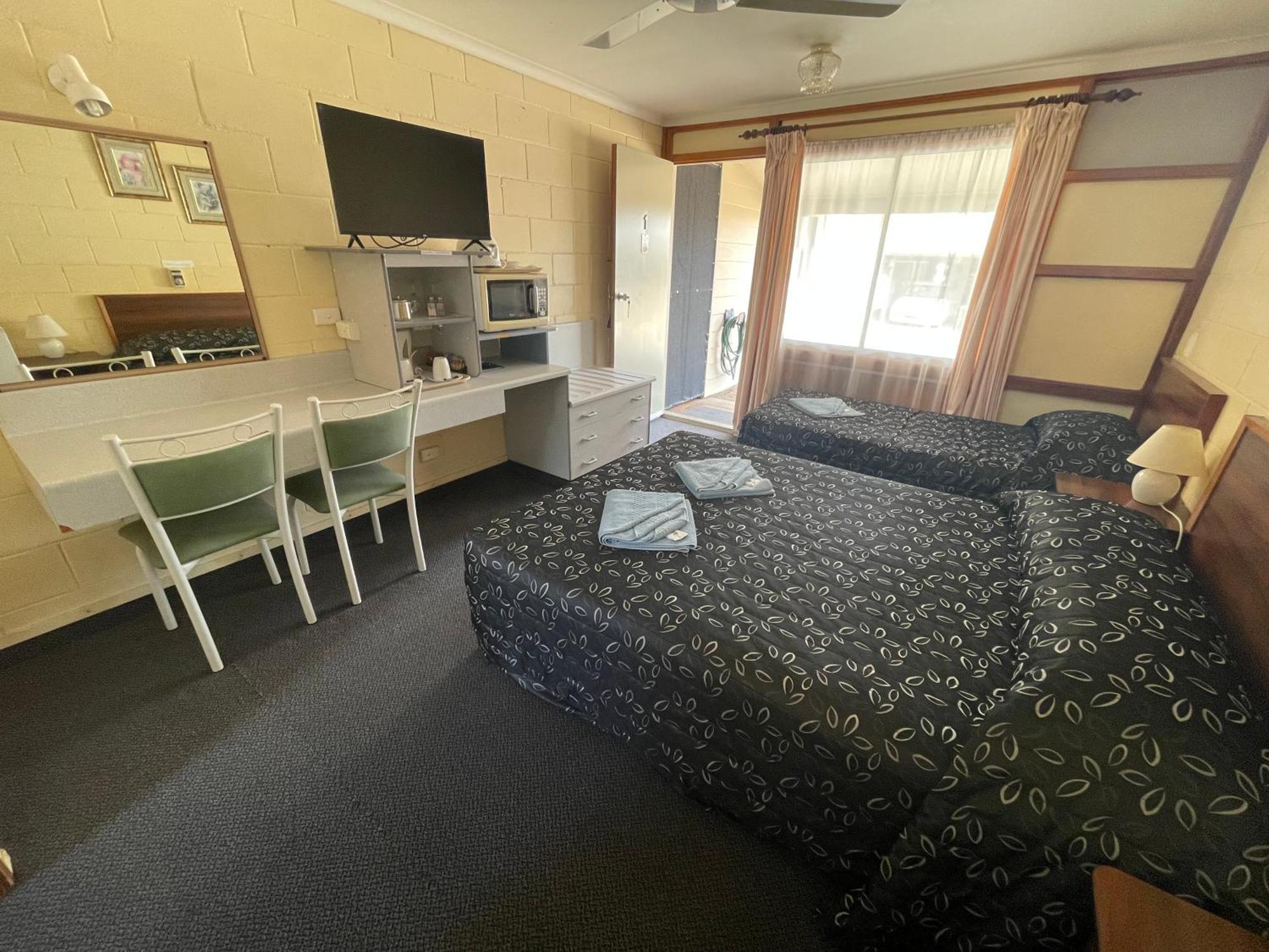 Warrego Motel Charleville Dış mekan fotoğraf